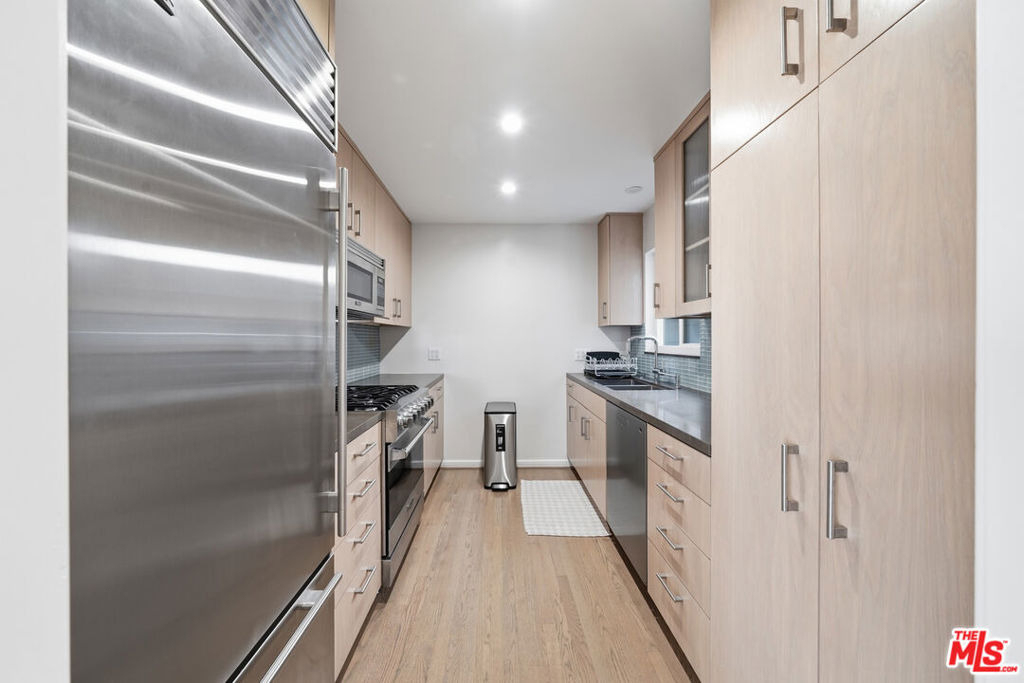 1342 Stanford Street - Photo 5
