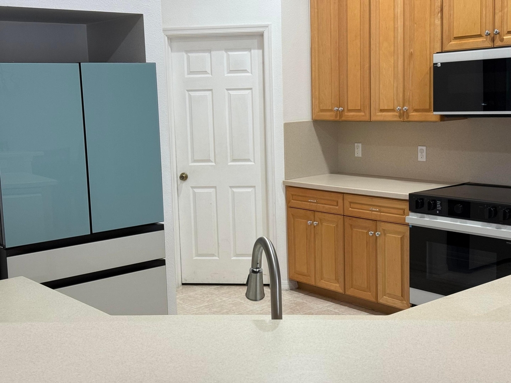 5824 Nw Zenith Drive - Photo 2
