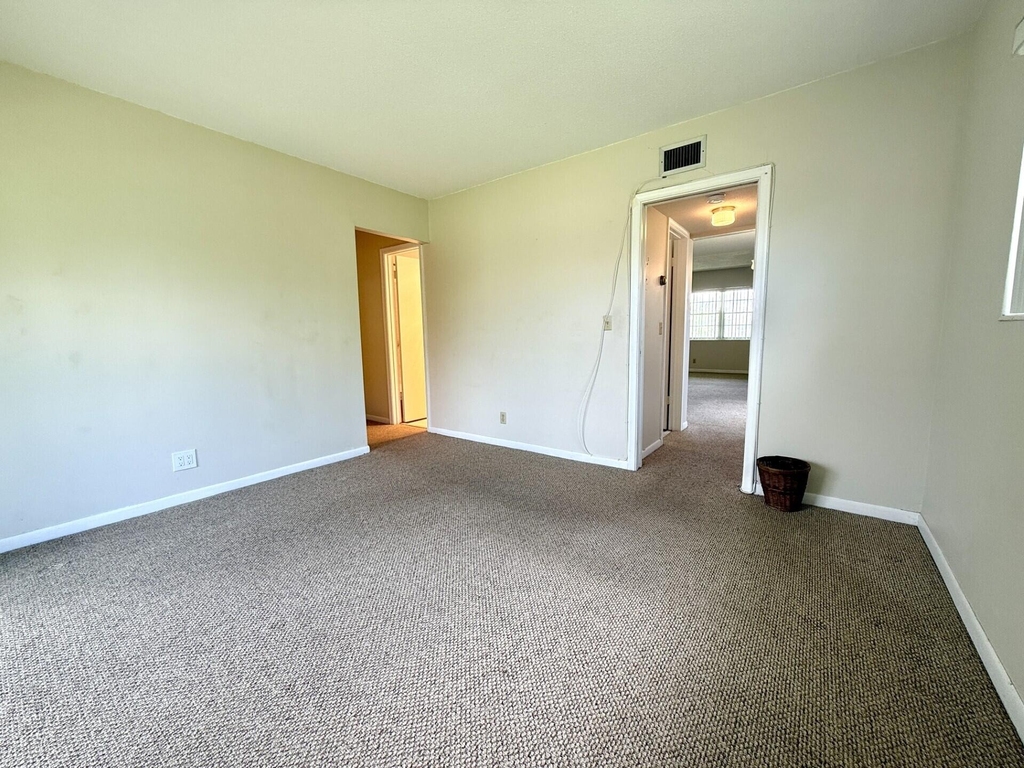 69 Norwich C - Photo 8