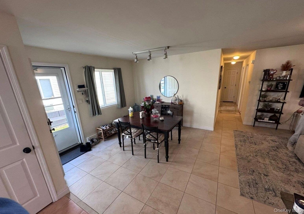 518 E Penn Street - Photo 2