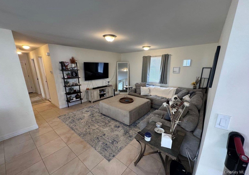 518 E Penn Street - Photo 3
