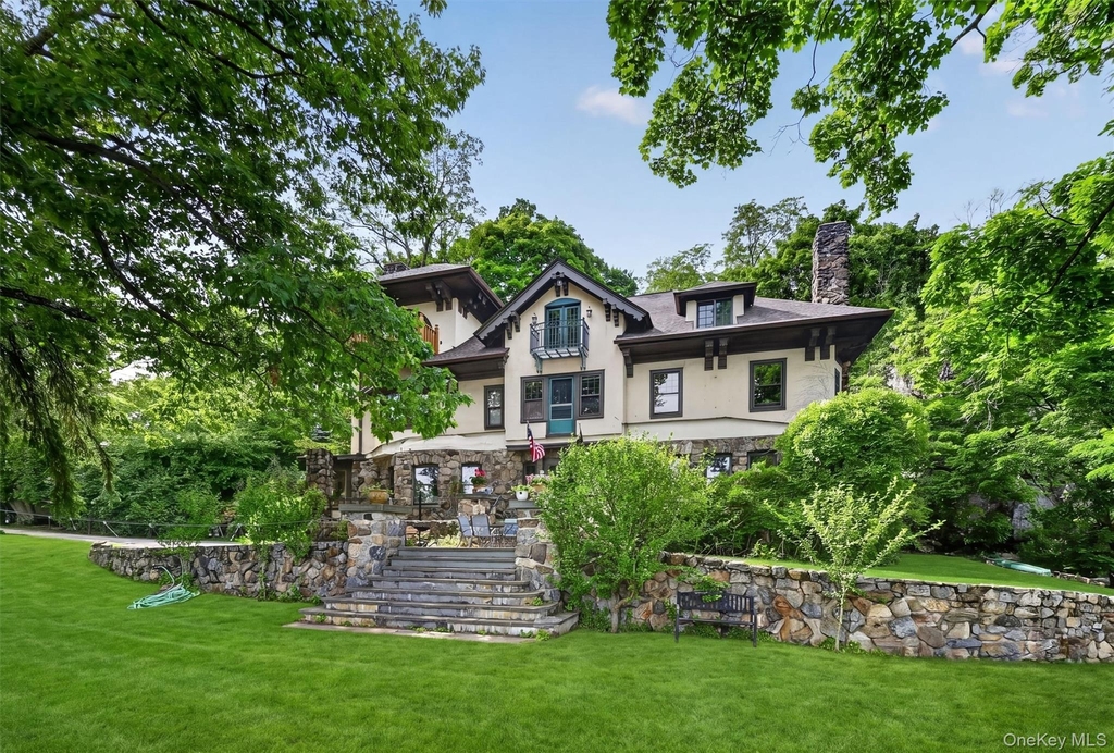 27 Webb Lane - Photo 1