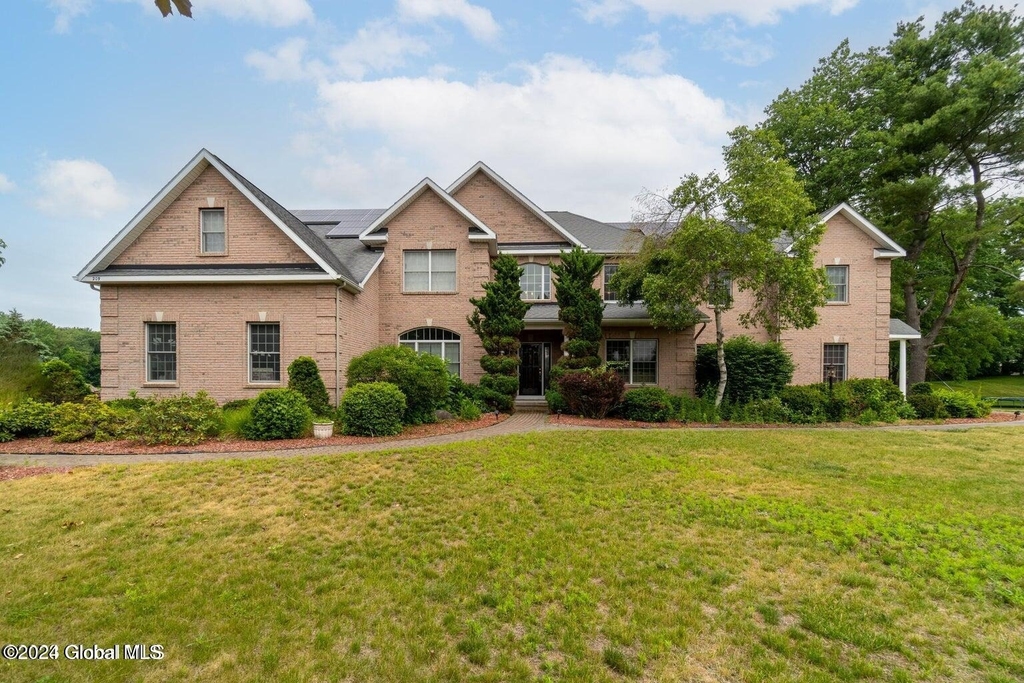 209 Samuel Court - Photo 0