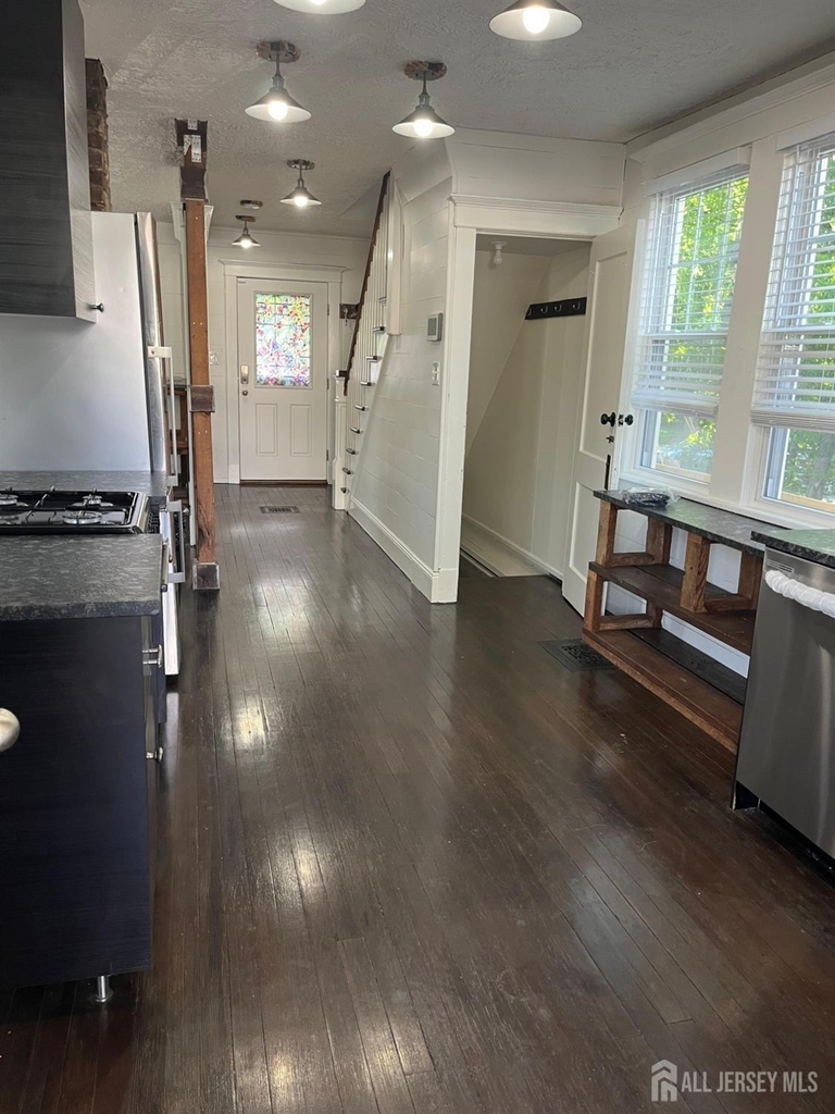 272 Lake Avenue - Photo 2