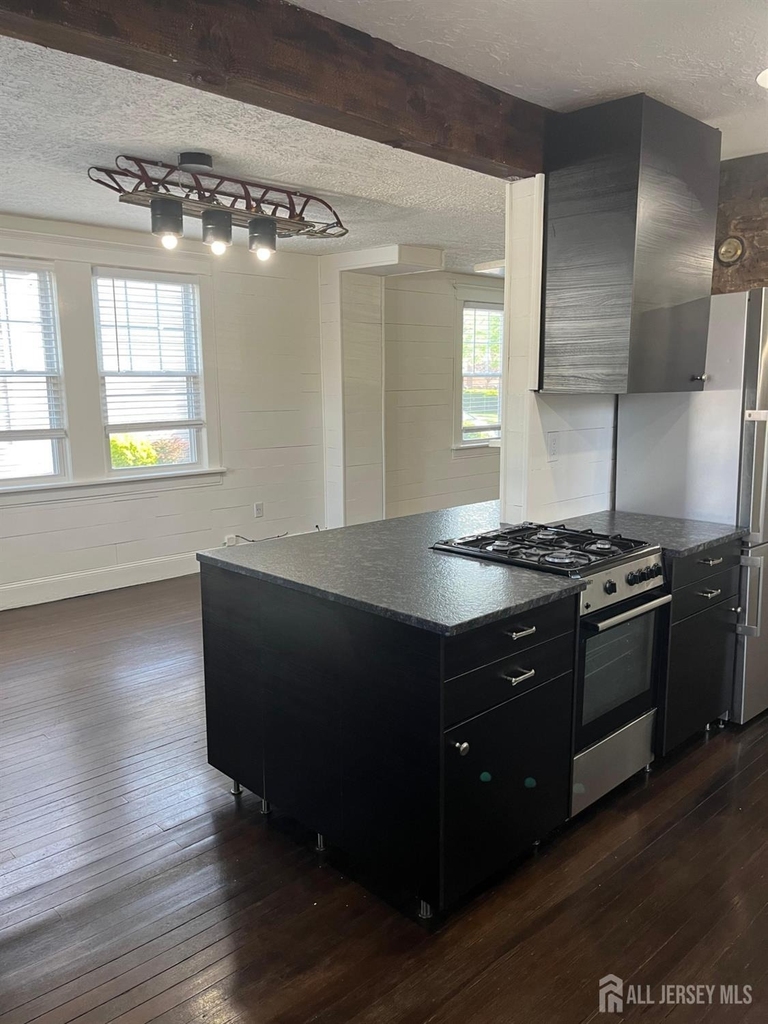 272 Lake Avenue - Photo 3