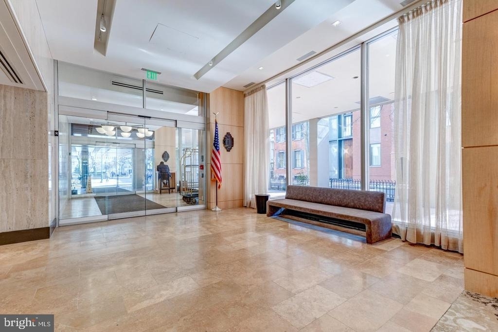 224 W Rittenhouse Square - Photo 2