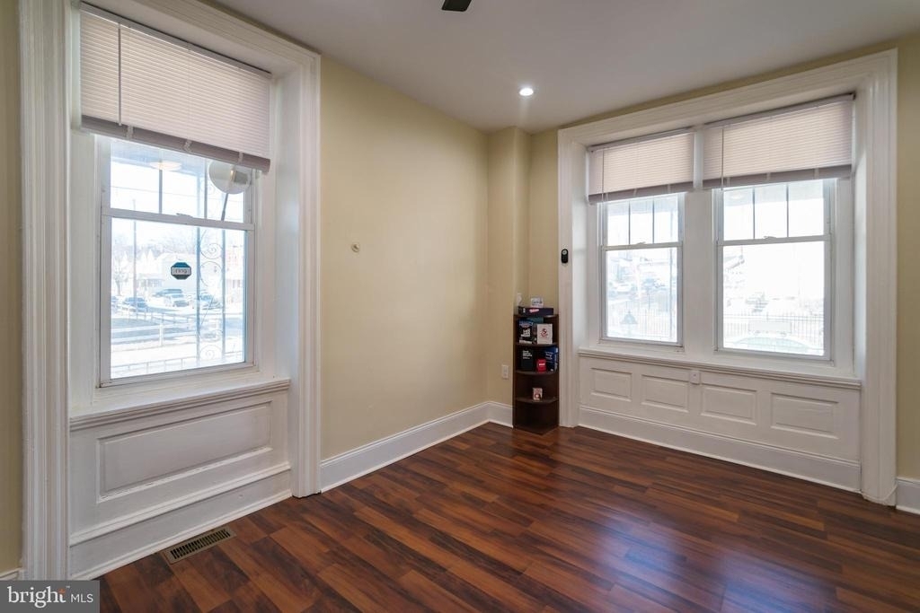 5426 W Jefferson Street - Photo 2
