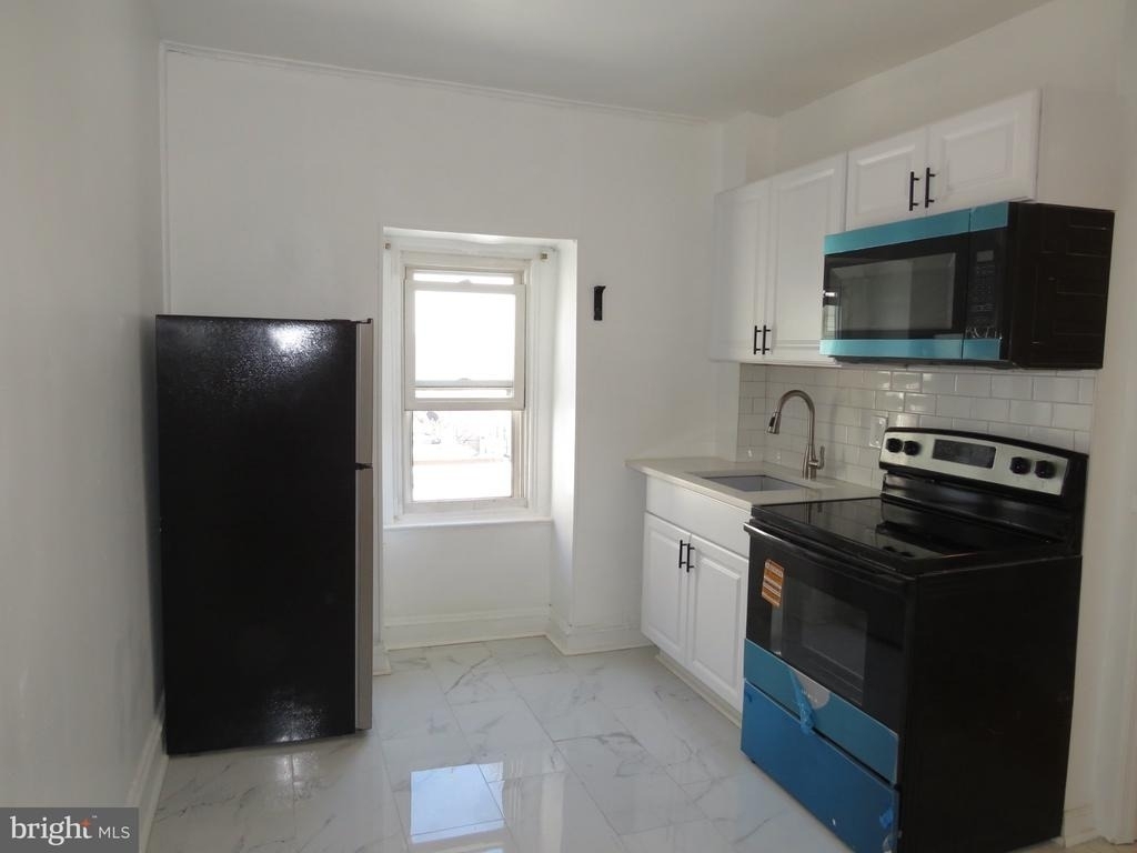 356 E Walnut Lane - Photo 1