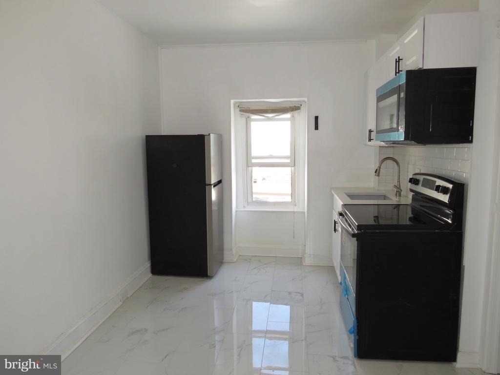 356 E Walnut Lane - Photo 3