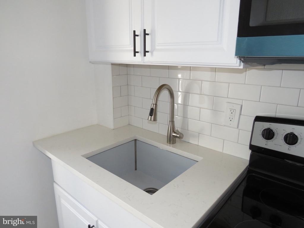 356 E Walnut Lane - Photo 2