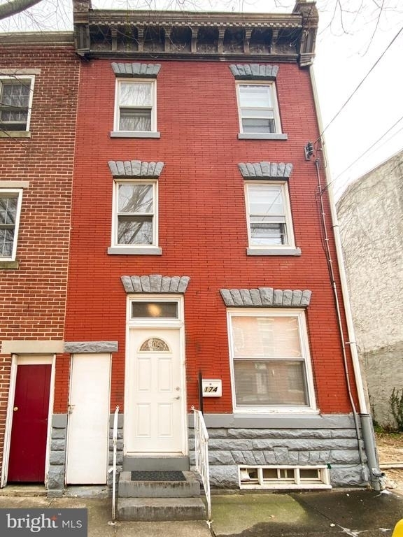174 W Master Street - Photo 0