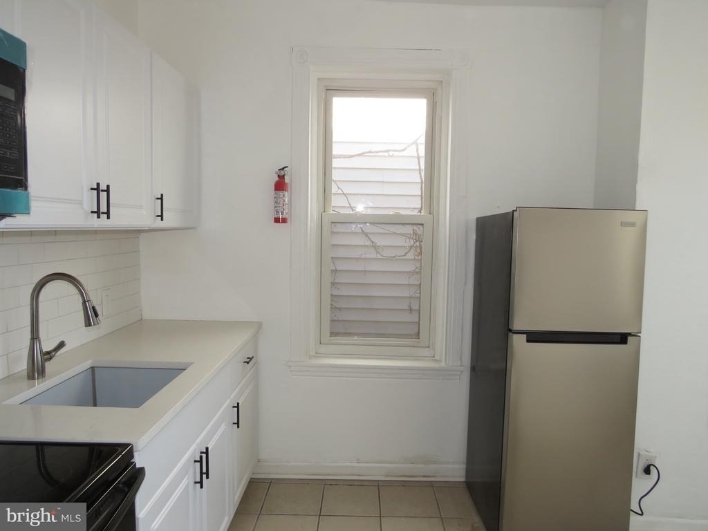 356 E Walnut Lane - Photo 3