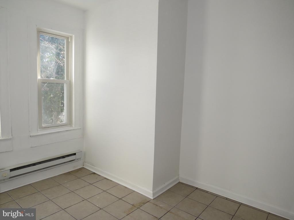 356 E Walnut Lane - Photo 2