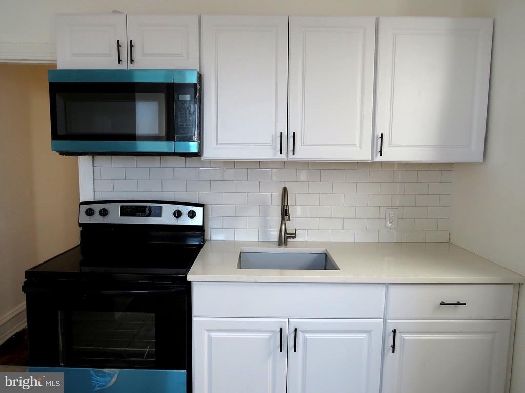 356 E Walnut Lane - Photo 0