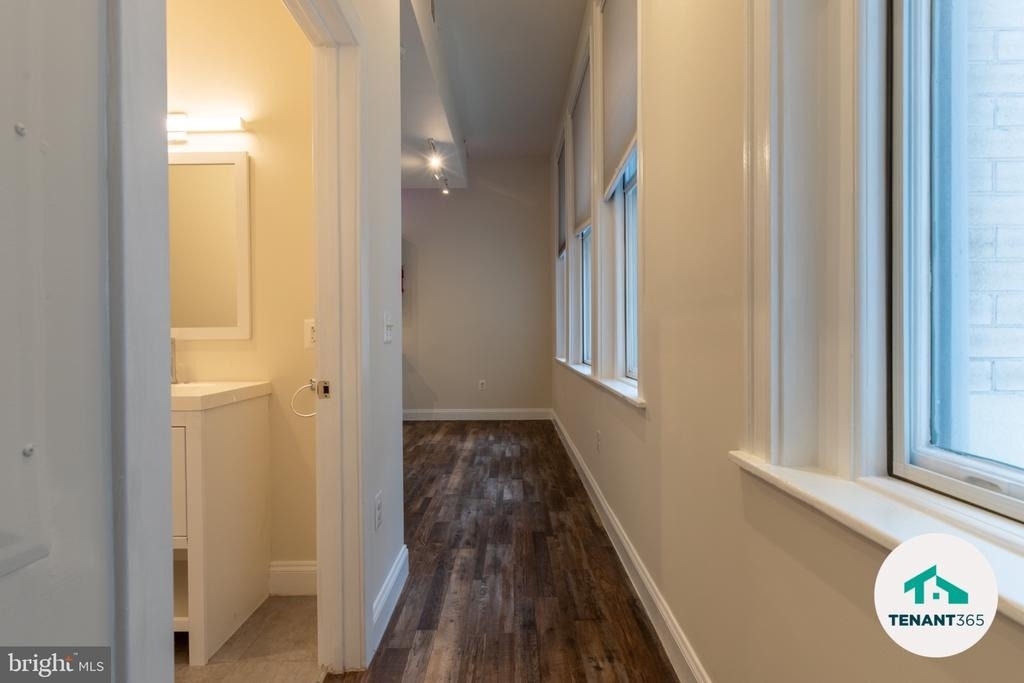 8 E Fayette Street - Photo 4