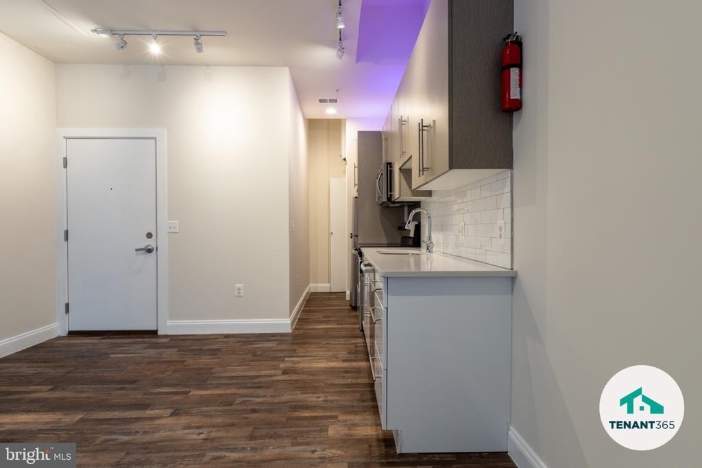 8 E Fayette Street - Photo 3