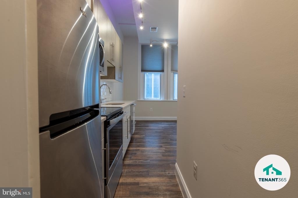 8 E Fayette Street - Photo 2