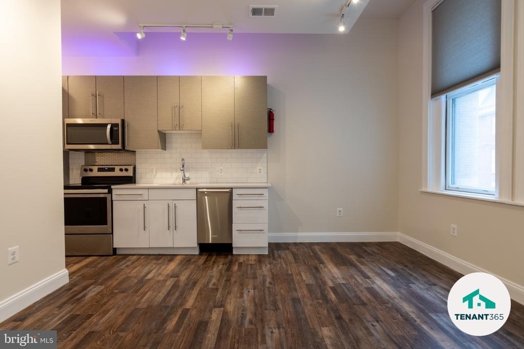 8 E Fayette Street - Photo 10