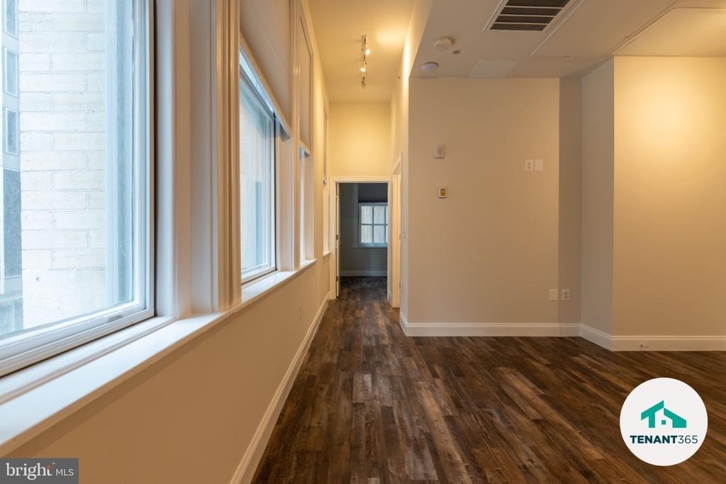 8 E Fayette Street - Photo 11