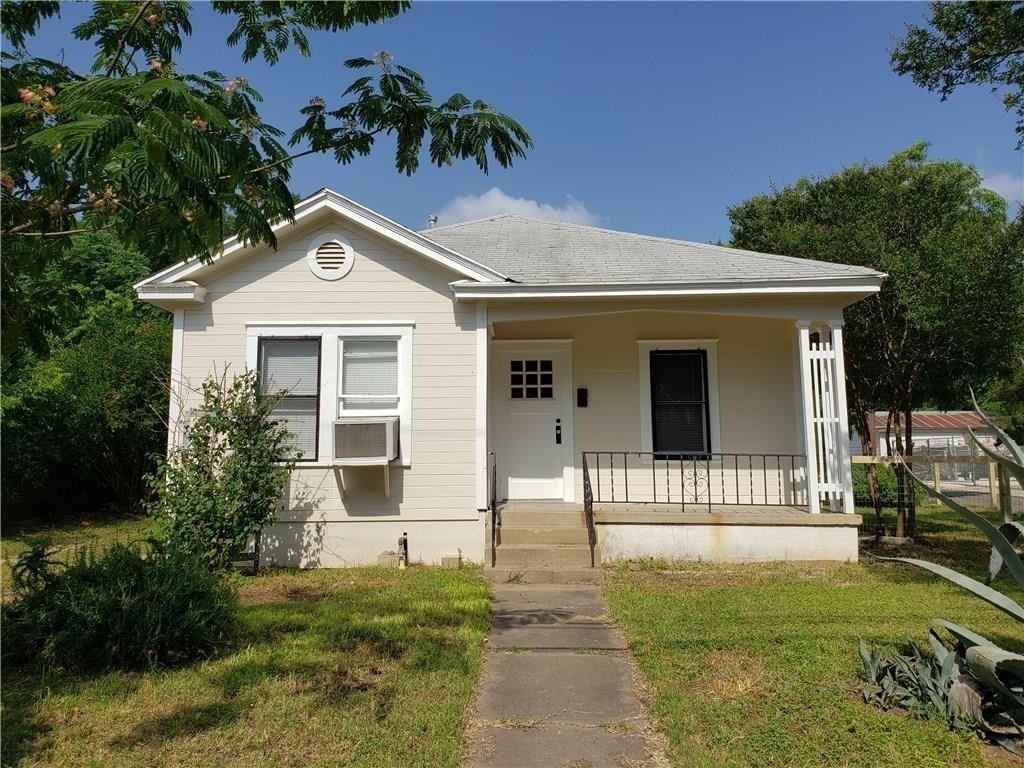 1405 Waller St - Photo 0