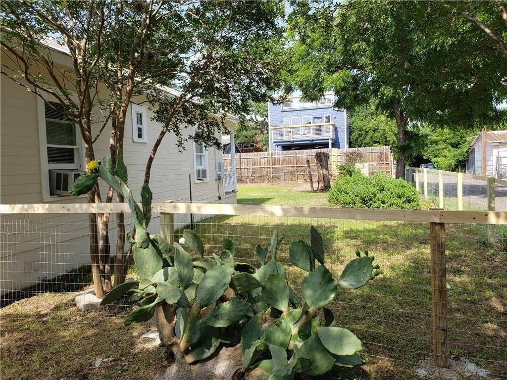 1405 Waller St - Photo 17