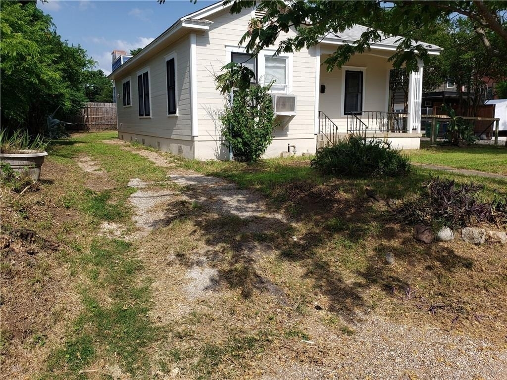 1405 Waller St - Photo 16