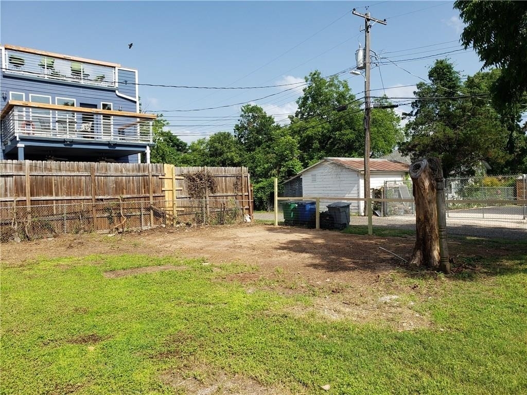 1405 Waller St - Photo 14