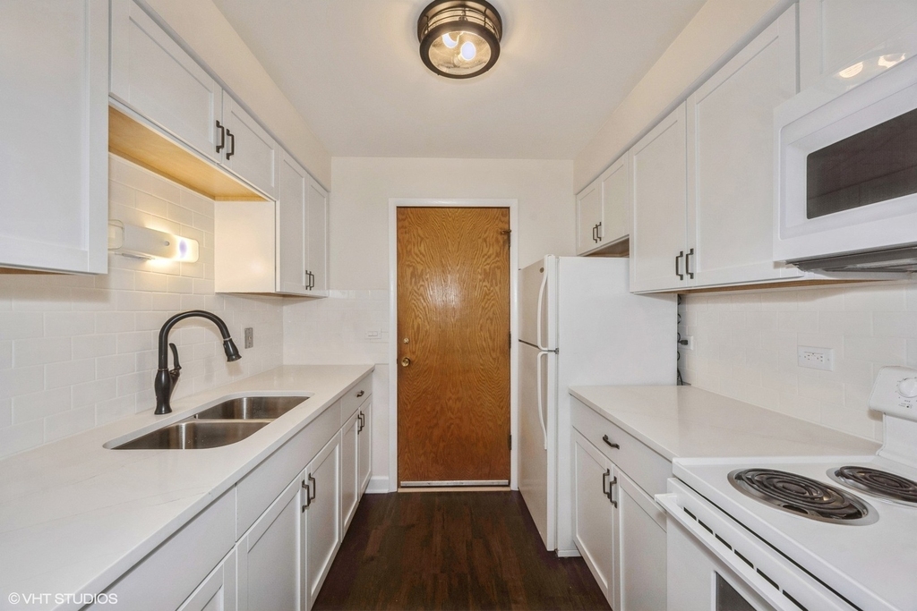 5102 N Leonard Drive - Photo 1