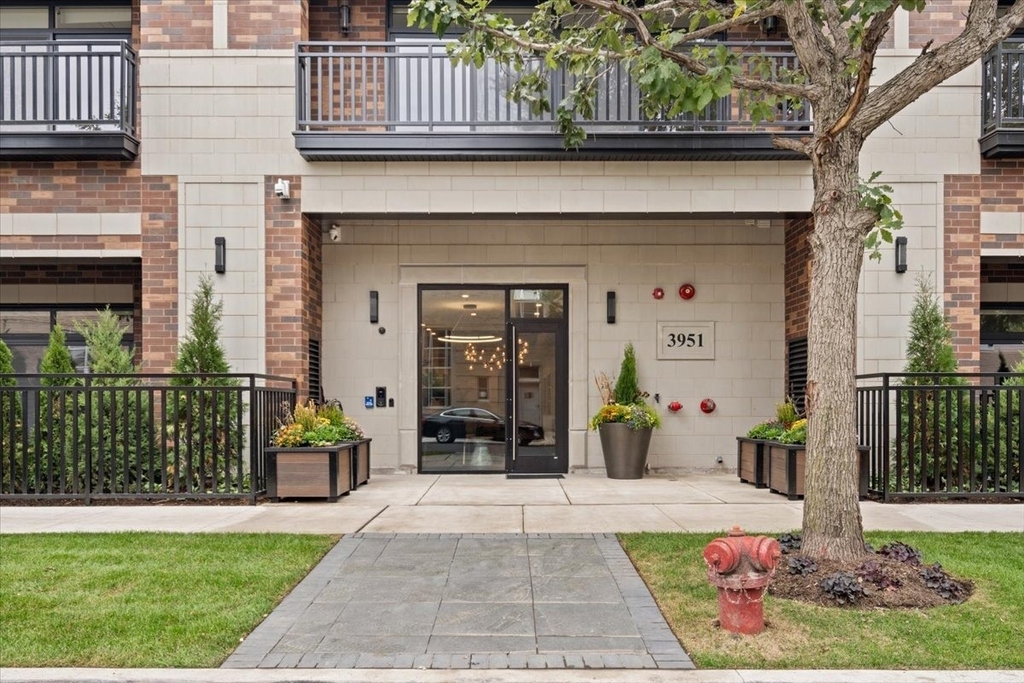 3951 N Wayne Avenue - Photo 1