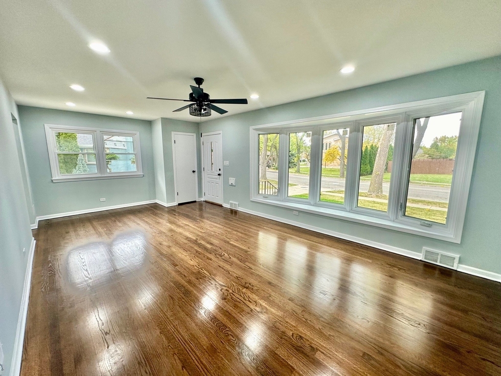 8129 W Courtland Avenue - Photo 1