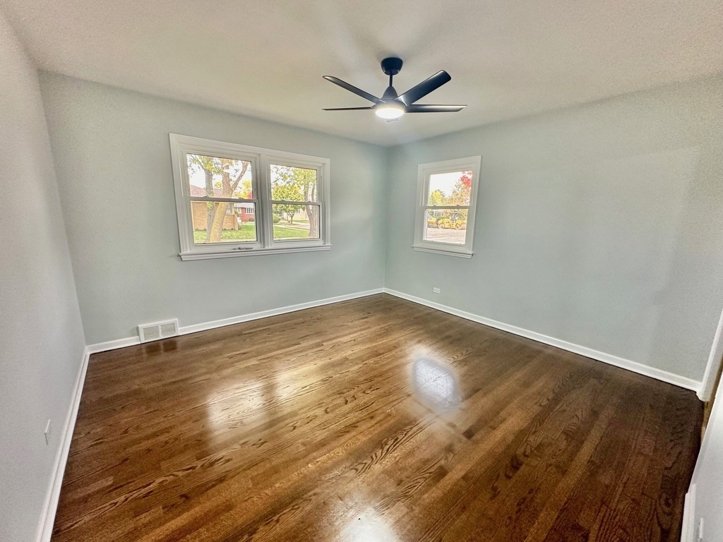 8129 W Courtland Avenue - Photo 5