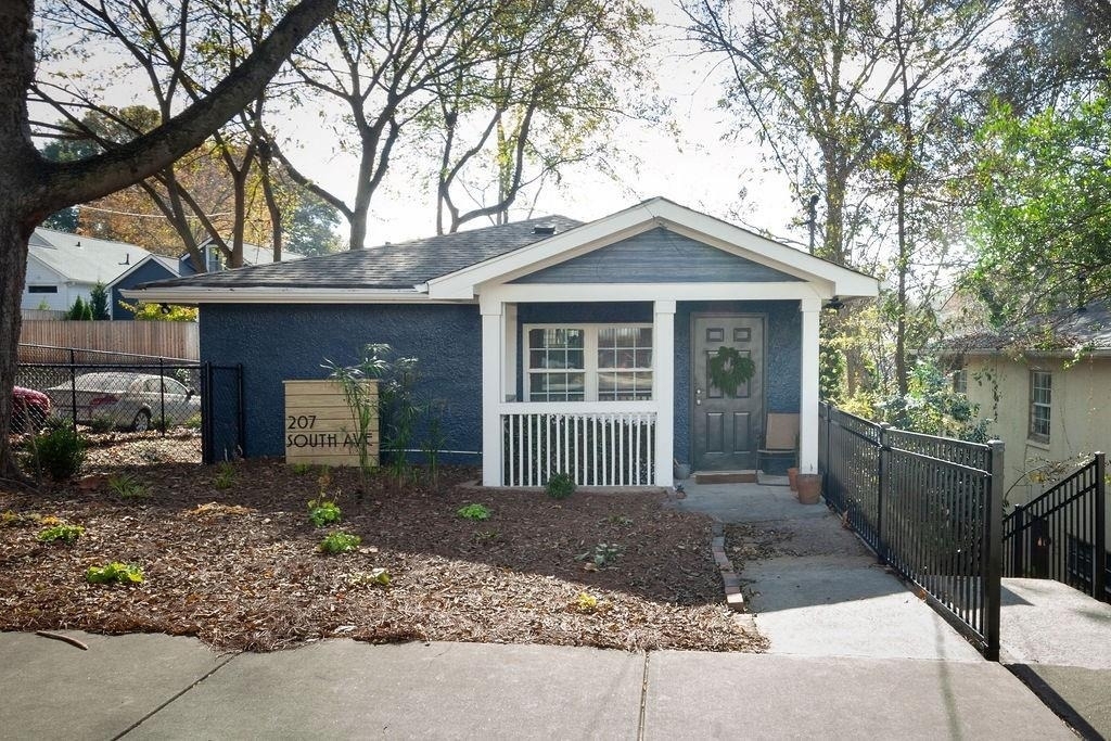 207 South Avenue Se - Photo 0