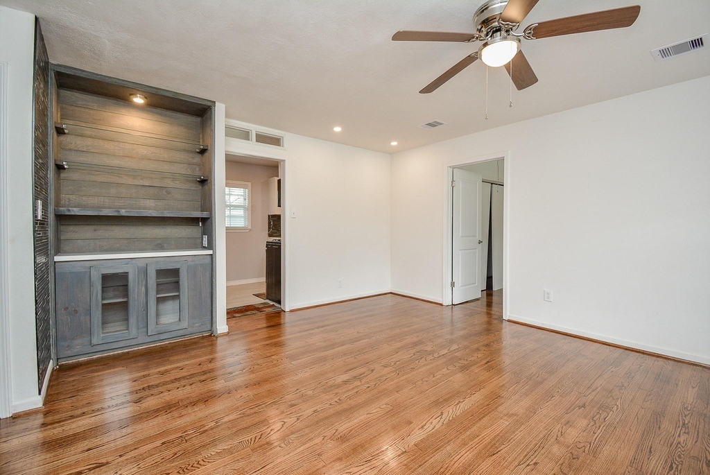 6422 Sherwood Drive - Photo 5