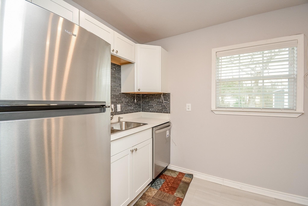 6422 Sherwood Drive - Photo 7