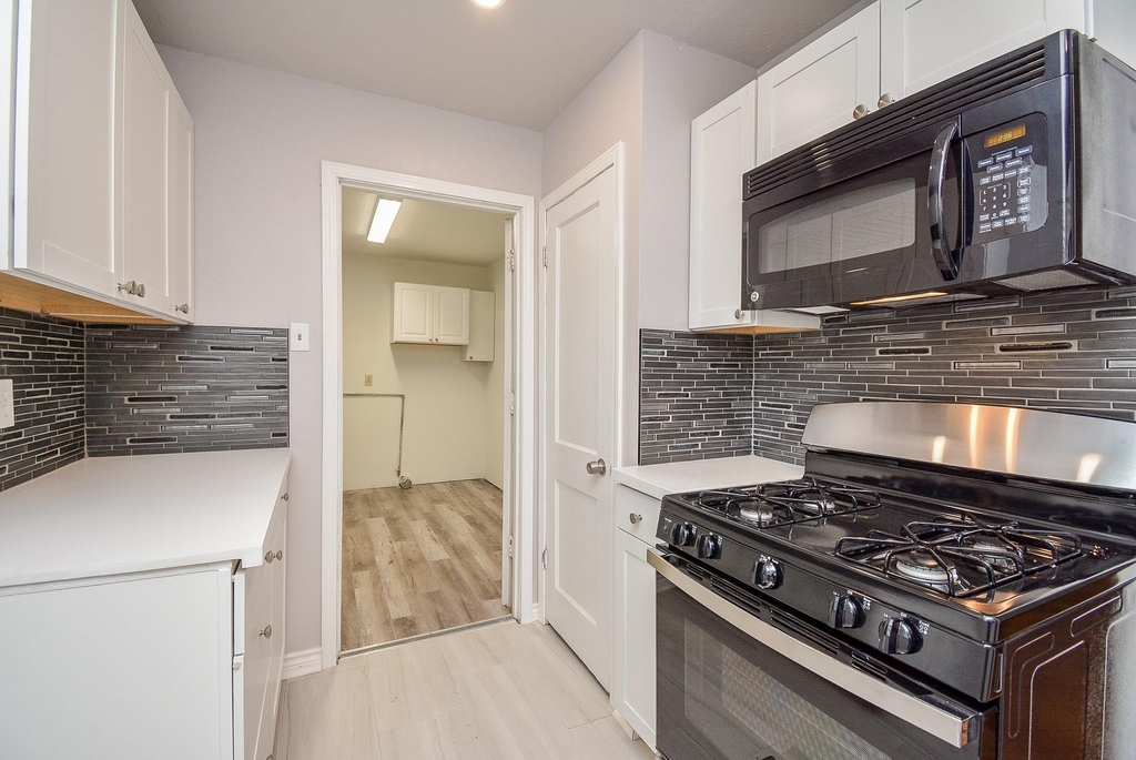 6422 Sherwood Drive - Photo 9