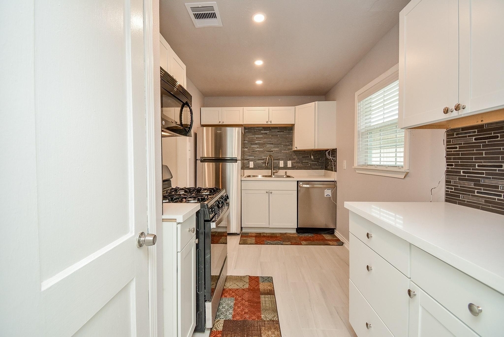6422 Sherwood Drive - Photo 11
