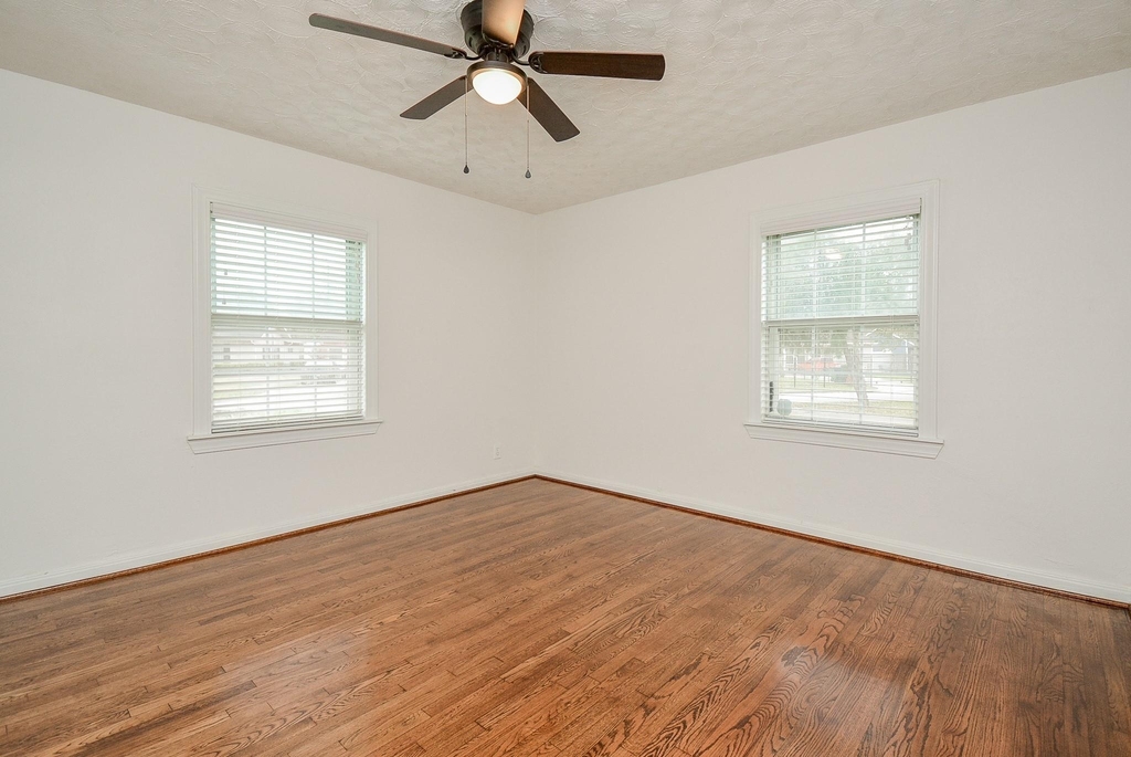 6422 Sherwood Drive - Photo 17