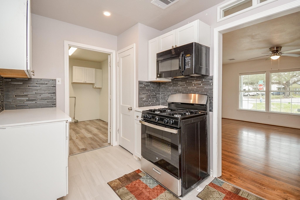 6422 Sherwood Drive - Photo 8