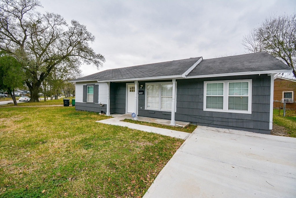 6422 Sherwood Drive - Photo 2