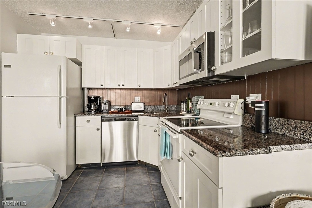 7330 Estero Boulevard - Photo 9