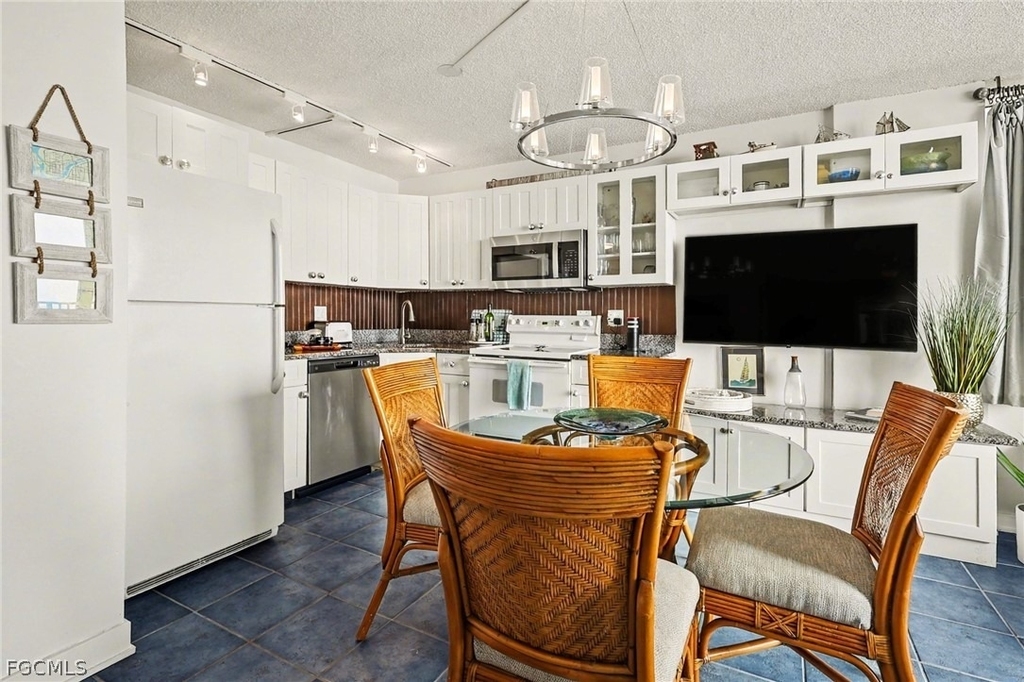 7330 Estero Boulevard - Photo 8