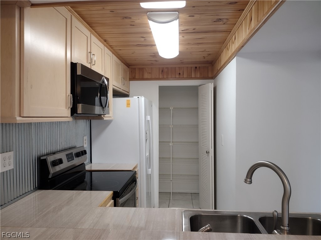 1069 Villa Drive - Photo 17