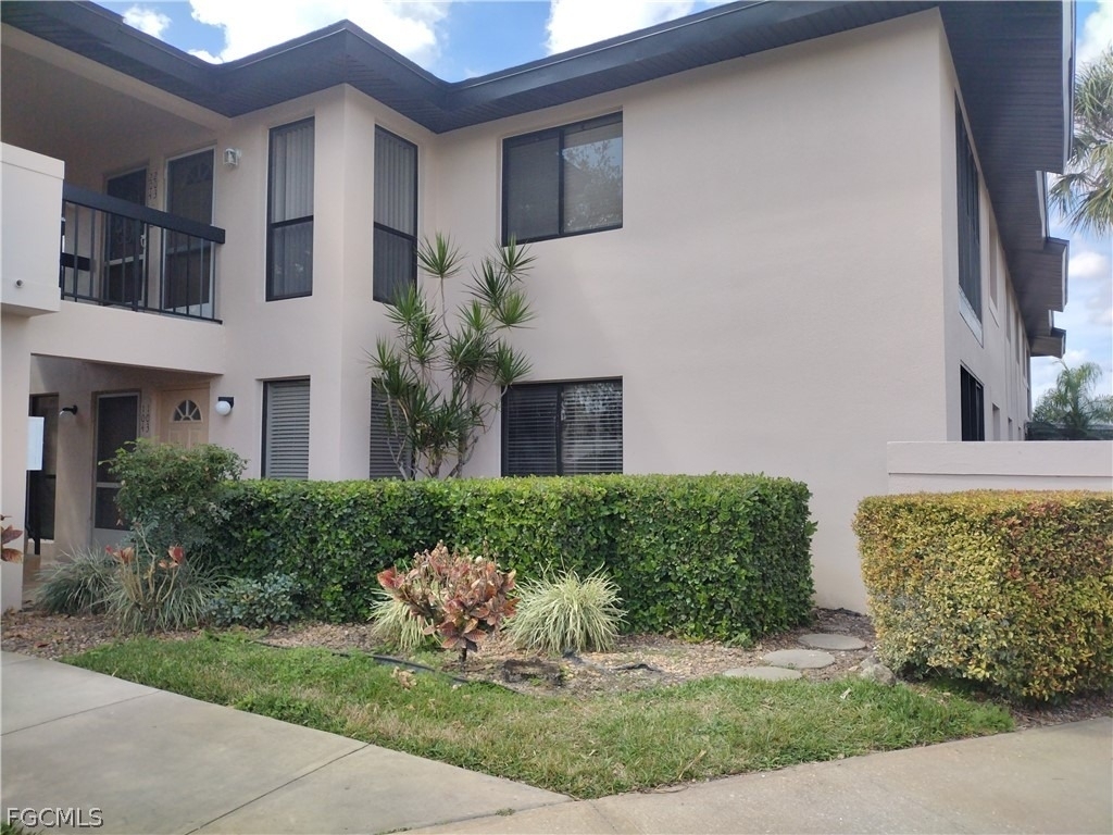 1069 Villa Drive - Photo 3