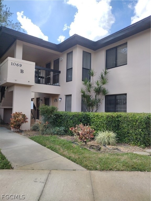 1069 Villa Drive - Photo 0