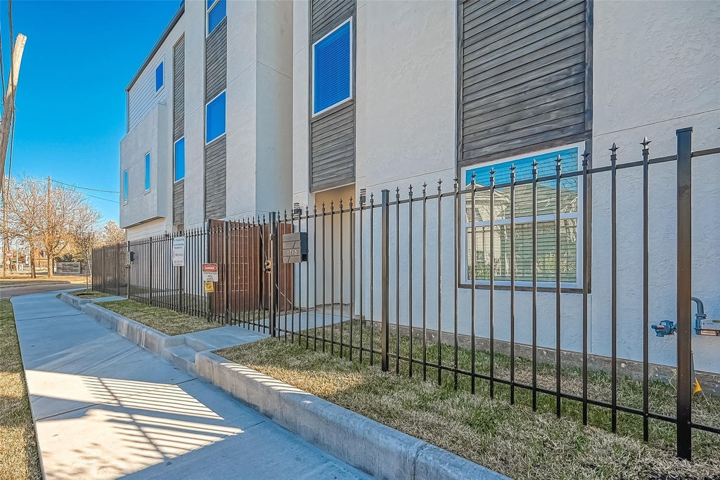 1718 Hardy Street - Photo 2