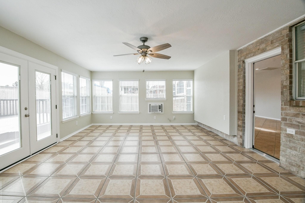 815 Robins Way - Photo 12