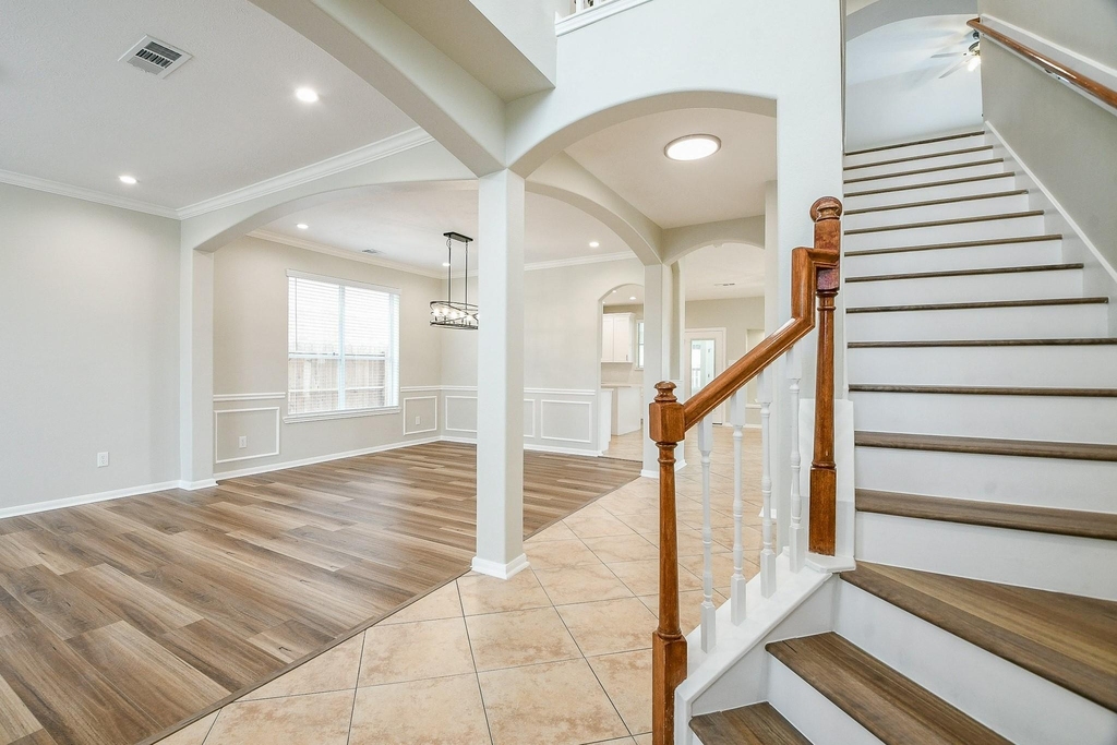 815 Robins Way - Photo 1