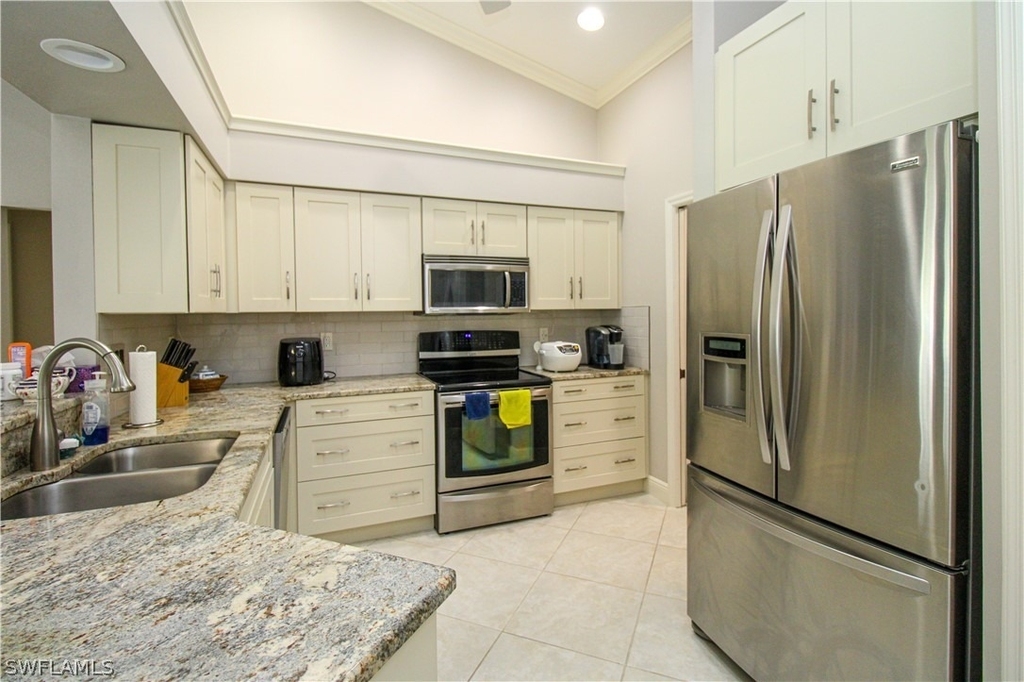 333 Wentworth Court - Photo 6