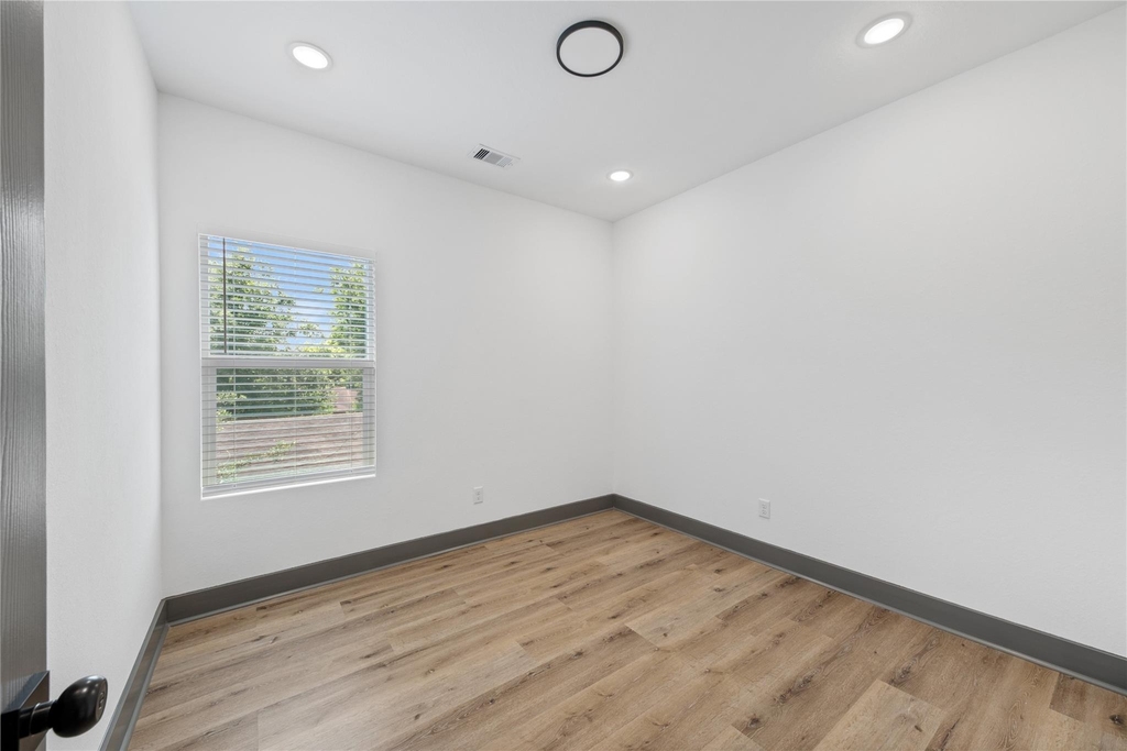 6813 Parkhurst Drive - Photo 8