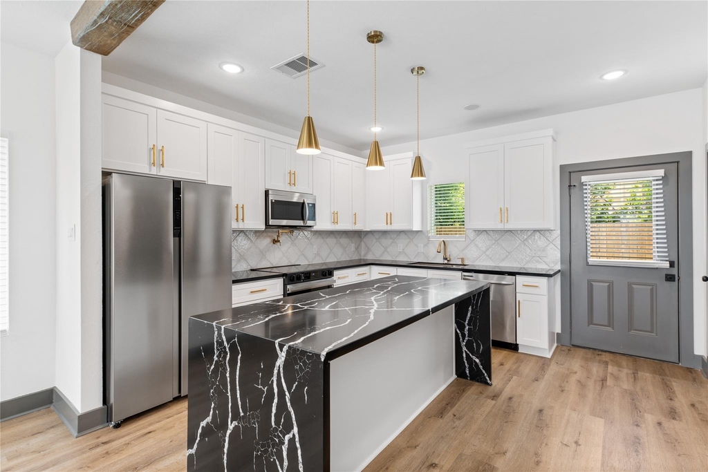 6813 Parkhurst Drive - Photo 3